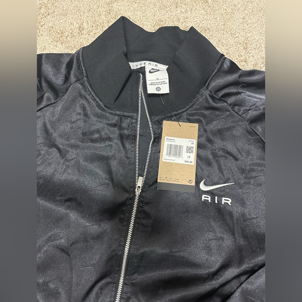 Woman’s Nike air cropped plus size zip up jacket 2xl